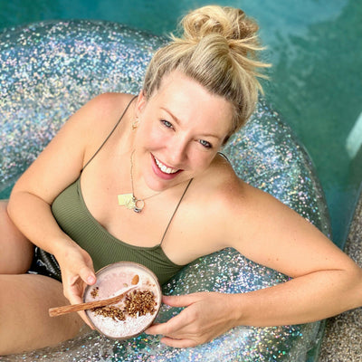 Lola Berry’s ‘I Am Glowing’ Berry Smoothie Bowl