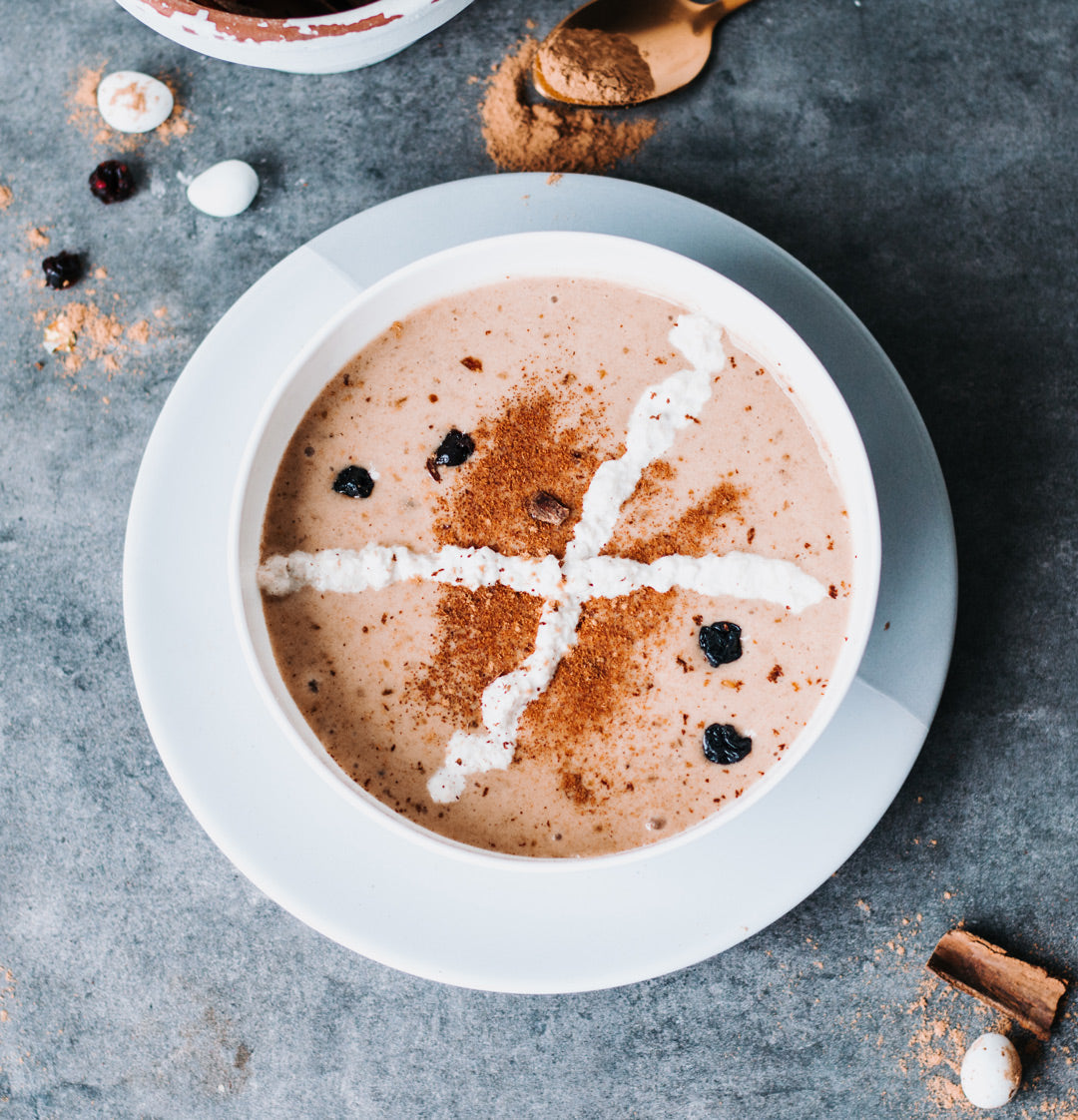 Hot Cross Bun Smoothie Bowl